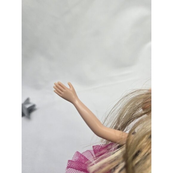 Bratz Doll Birthday Bash - Cloe With Clothing- Belt Flaws - Picture 15 of 16